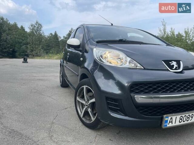 Серый Пежо 107, объемом двигателя 1 л и пробегом 159 тыс. км за 4200 $, фото 1 на Automoto.ua