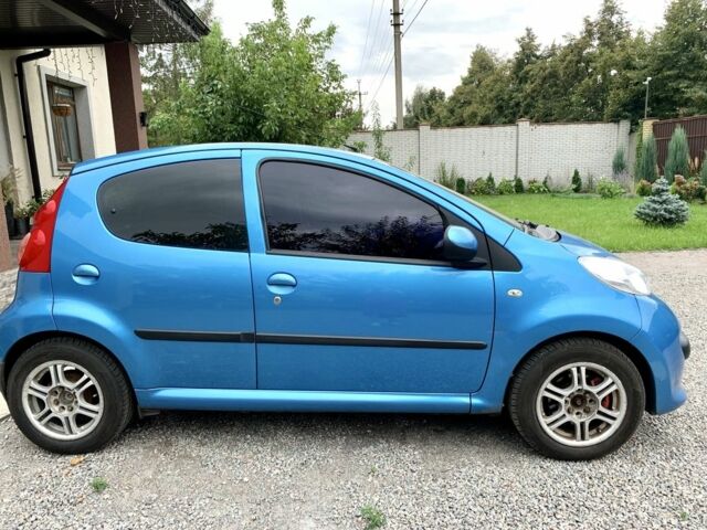 Синий Пежо 107, объемом двигателя 1 л и пробегом 230 тыс. км за 4400 $, фото 1 на Automoto.ua