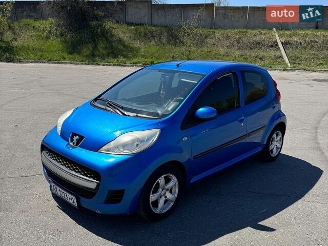 Синий Пежо 107, объемом двигателя 1 л и пробегом 130 тыс. км за 5000 $, фото 1 на Automoto.ua