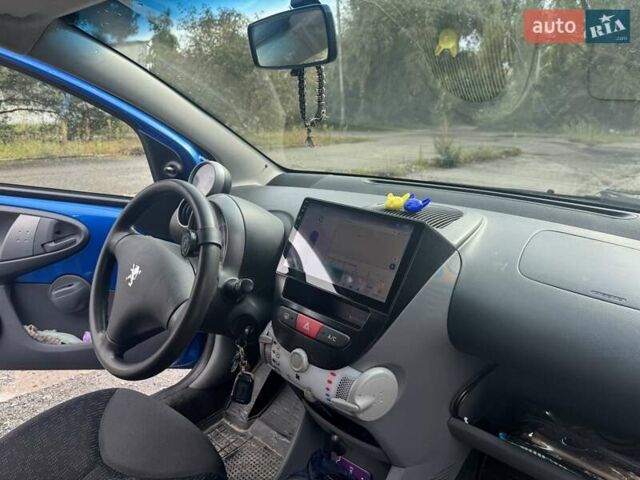 Синий Пежо 107, объемом двигателя 1 л и пробегом 90 тыс. км за 5200 $, фото 1 на Automoto.ua