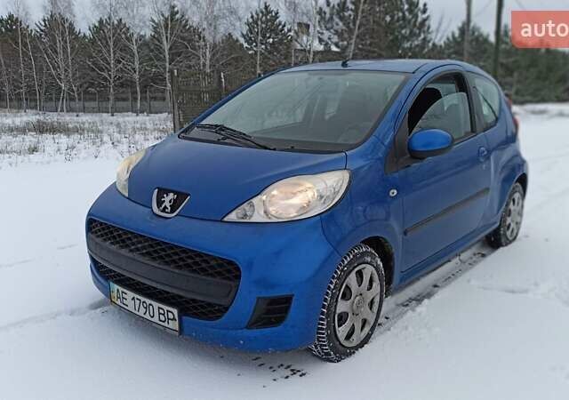 Синий Пежо 107, объемом двигателя 1 л и пробегом 58 тыс. км за 3555 $, фото 1 на Automoto.ua