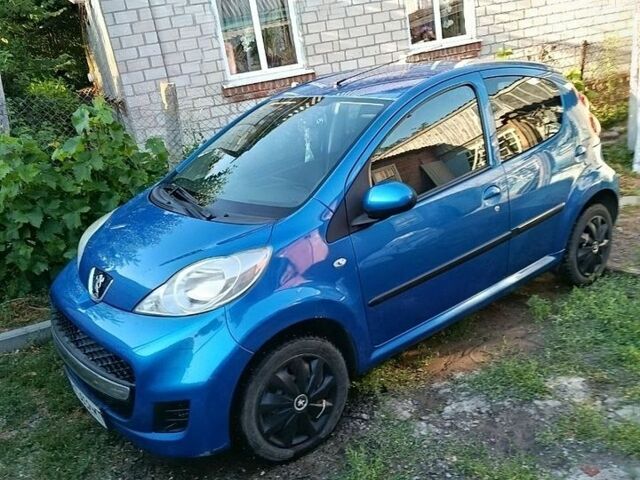 Синій Пежо 107, об'ємом двигуна 1 л та пробігом 105 тис. км за 4500 $, фото 1 на Automoto.ua