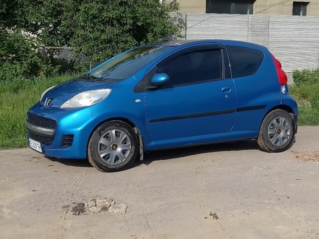 Синий Пежо 107, объемом двигателя 1 л и пробегом 170 тыс. км за 4400 $, фото 1 на Automoto.ua