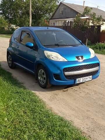 Синий Пежо 107, объемом двигателя 1 л и пробегом 170 тыс. км за 4400 $, фото 1 на Automoto.ua