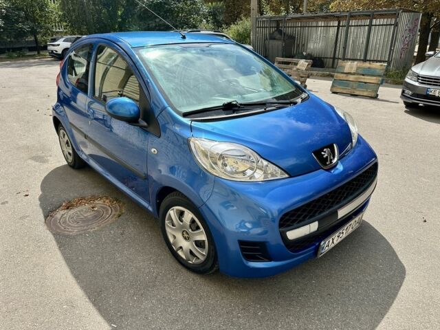 Синий Пежо 107, объемом двигателя 1 л и пробегом 138 тыс. км за 3802 $, фото 1 на Automoto.ua