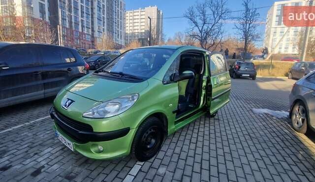 Зеленый Пежо 107, объемом двигателя 1.36 л и пробегом 117 тыс. км за 4800 $, фото 1 на Automoto.ua