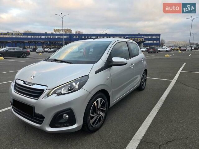 Серый Пежо 108, объемом двигателя 1 л и пробегом 48 тыс. км за 9750 $, фото 1 на Automoto.ua