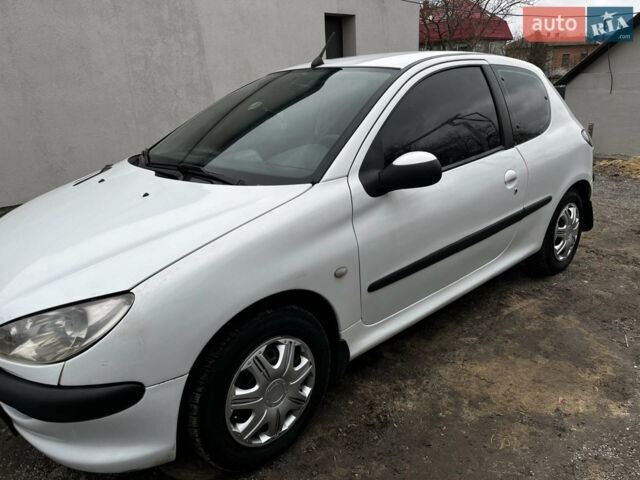 Білий Пежо 206, об'ємом двигуна 1.1 л та пробігом 237 тис. км за 2400 $, фото 1 на Automoto.ua