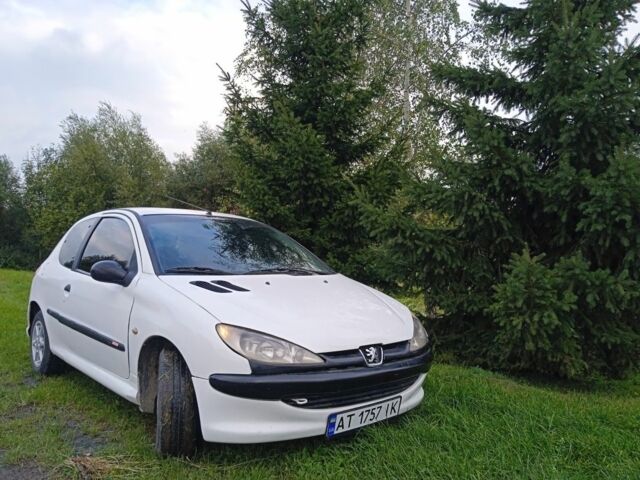 Білий Пежо 206, об'ємом двигуна 1.1 л та пробігом 187 тис. км за 1250 $, фото 1 на Automoto.ua