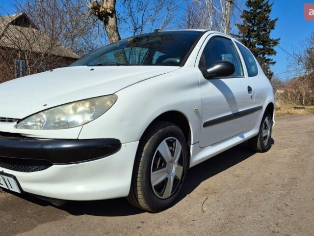 Білий Пежо 206, об'ємом двигуна 1.4 л та пробігом 280 тис. км за 2900 $, фото 1 на Automoto.ua