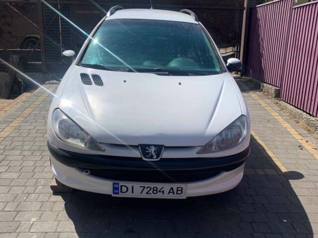 Білий Пежо 206, об'ємом двигуна 1.4 л та пробігом 200 тис. км за 2500 $, фото 1 на Automoto.ua