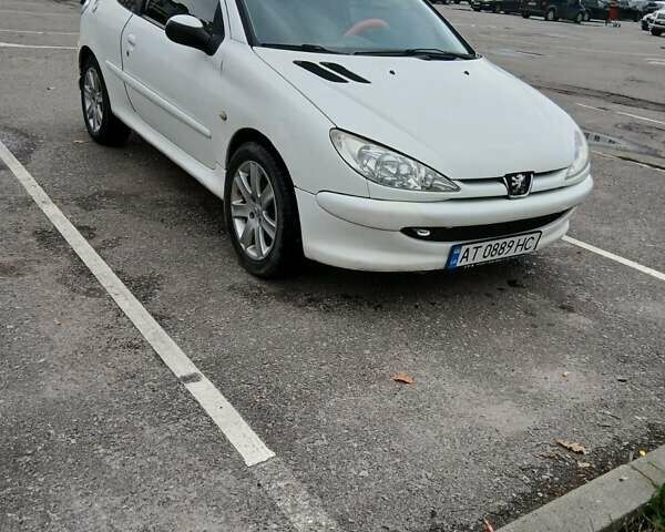 Білий Пежо 206, об'ємом двигуна 1.1 л та пробігом 237 тис. км за 2000 $, фото 1 на Automoto.ua
