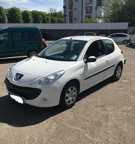 Білий Пежо 206, об'ємом двигуна 1.1 л та пробігом 96 тис. км за 6200 $, фото 1 на Automoto.ua