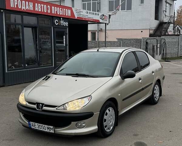 Бежевый Пежо 206, объемом двигателя 1.36 л и пробегом 240 тыс. км за 3350 $, фото 1 на Automoto.ua