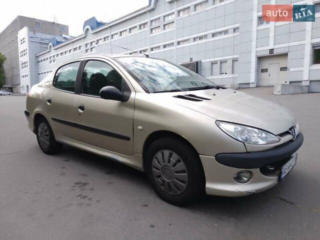 Бежевый Пежо 206, объемом двигателя 1.36 л и пробегом 370 тыс. км за 2500 $, фото 1 на Automoto.ua