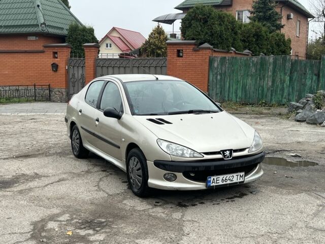 Бежевий Пежо 206, об'ємом двигуна 1.4 л та пробігом 377 тис. км за 2600 $, фото 1 на Automoto.ua