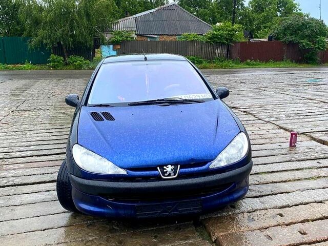 Чорний Пежо 206, об'ємом двигуна 1.4 л та пробігом 366 тис. км за 2000 $, фото 1 на Automoto.ua