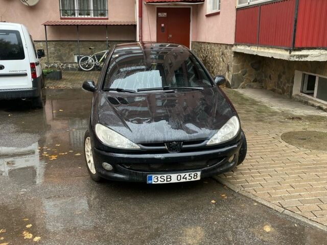 Черный Пежо 206, объемом двигателя 1.6 л и пробегом 237 тыс. км за 700 $, фото 1 на Automoto.ua