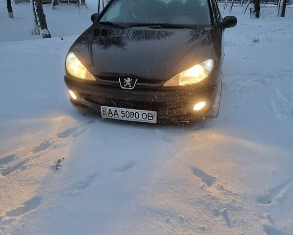 Черный Пежо 206, объемом двигателя 1.6 л и пробегом 240 тыс. км за 2950 $, фото 1 на Automoto.ua