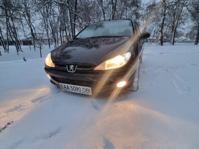 Чорний Пежо 206, об'ємом двигуна 1.6 л та пробігом 240 тис. км за 2900 $, фото 1 на Automoto.ua