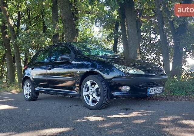 Черный Пежо 206, объемом двигателя 1.6 л и пробегом 204 тыс. км за 4300 $, фото 1 на Automoto.ua