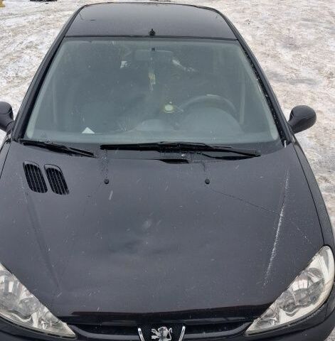 Черный Пежо 206, объемом двигателя 1.4 л и пробегом 290 тыс. км за 3600 $, фото 1 на Automoto.ua