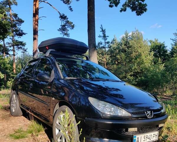 Чорний Пежо 206, об'ємом двигуна 1.36 л та пробігом 170 тис. км за 4000 $, фото 1 на Automoto.ua