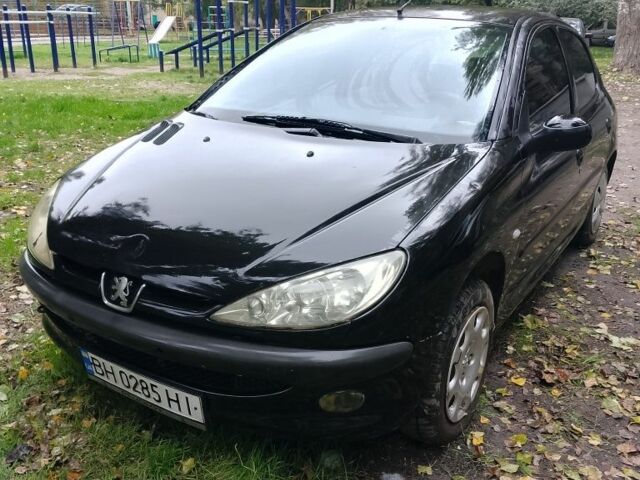 Черный Пежо 206, объемом двигателя 1.6 л и пробегом 136 тыс. км за 4000 $, фото 1 на Automoto.ua