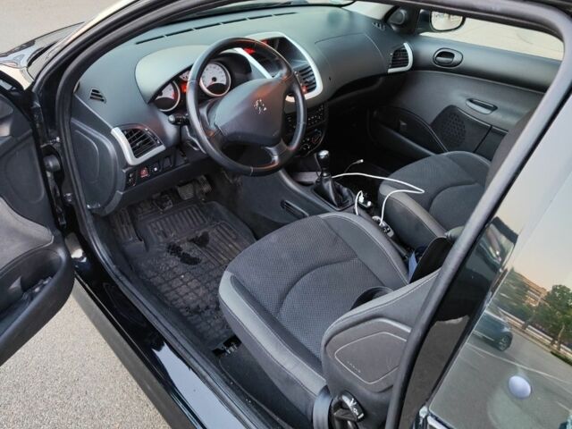 Черный Пежо 206, объемом двигателя 0 л и пробегом 183 тыс. км за 3000 $, фото 1 на Automoto.ua