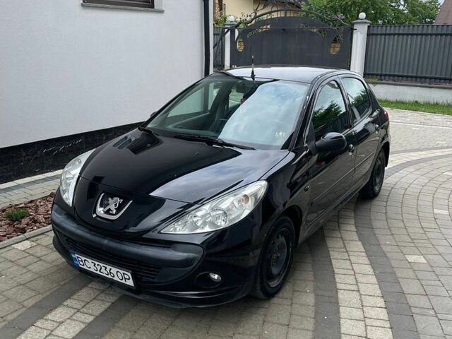 Чорний Пежо 206, об'ємом двигуна 1.36 л та пробігом 330 тис. км за 3800 $, фото 1 на Automoto.ua