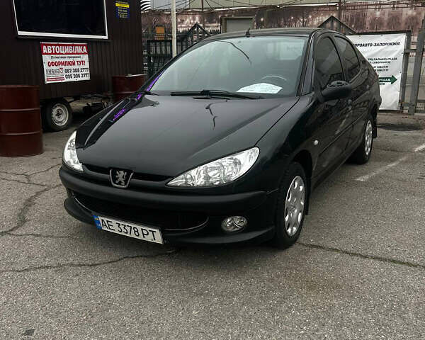 Чорний Пежо 206, об'ємом двигуна 1.36 л та пробігом 237 тис. км за 3000 $, фото 1 на Automoto.ua
