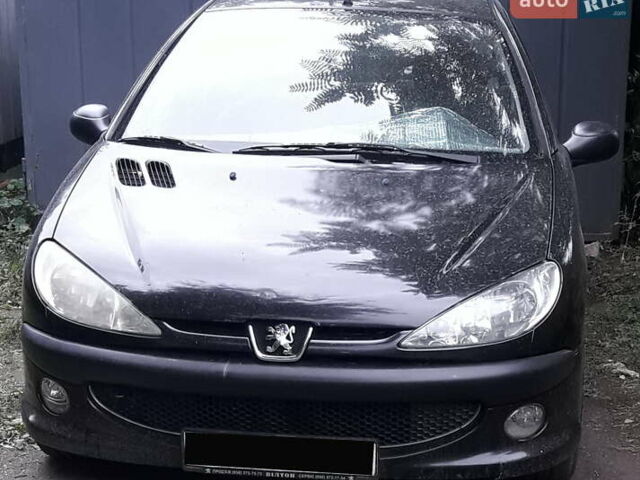 Черный Пежо 206, объемом двигателя 1.36 л и пробегом 107 тыс. км за 3900 $, фото 1 на Automoto.ua