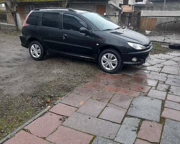 Черный Пежо 206, объемом двигателя 1.4 л и пробегом 298 тыс. км за 2896 $, фото 1 на Automoto.ua