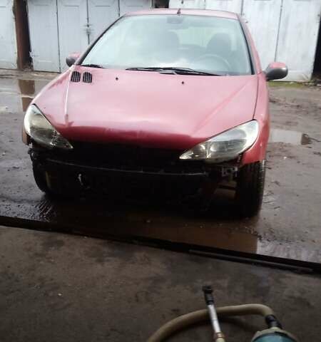 Красный Пежо 206, объемом двигателя 1.36 л и пробегом 210 тыс. км за 1500 $, фото 1 на Automoto.ua