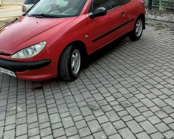 Червоний Пежо 206, об'ємом двигуна 1.1 л та пробігом 180 тис. км за 2200 $, фото 1 на Automoto.ua
