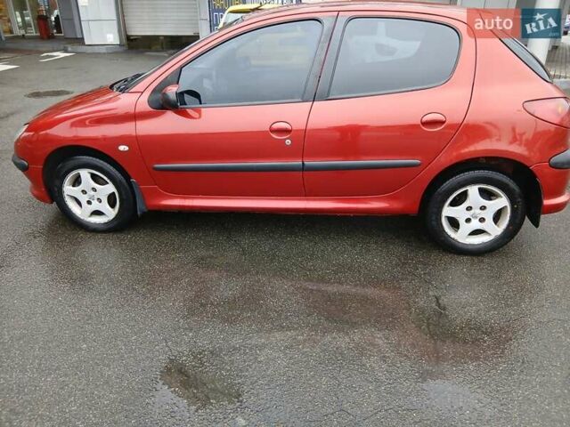 Красный Пежо 206, объемом двигателя 1.4 л и пробегом 231 тыс. км за 3400 $, фото 1 на Automoto.ua