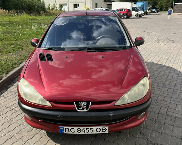 Красный Пежо 206, объемом двигателя 1.4 л и пробегом 180 тыс. км за 3350 $, фото 1 на Automoto.ua