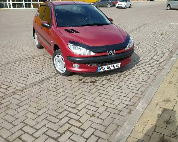 Красный Пежо 206, объемом двигателя 1.4 л и пробегом 177 тыс. км за 3400 $, фото 1 на Automoto.ua
