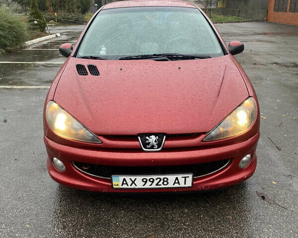 Красный Пежо 206, объемом двигателя 1.59 л и пробегом 269 тыс. км за 3900 $, фото 1 на Automoto.ua