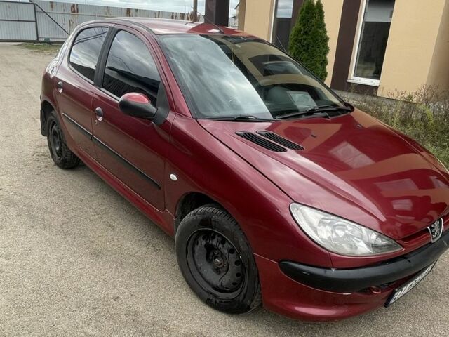 Красный Пежо 206, объемом двигателя 1.4 л и пробегом 182 тыс. км за 4000 $, фото 1 на Automoto.ua