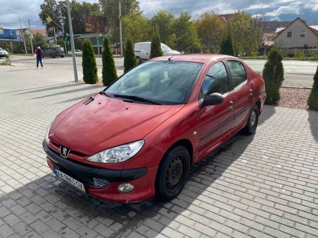 Красный Пежо 206, объемом двигателя 1.4 л и пробегом 170 тыс. км за 2800 $, фото 1 на Automoto.ua