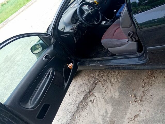 Пежо 206, объемом двигателя 1.4 л и пробегом 300 тыс. км за 2000 $, фото 1 на Automoto.ua