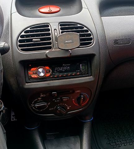 Пежо 206, объемом двигателя 1.4 л и пробегом 194 тыс. км за 2700 $, фото 1 на Automoto.ua