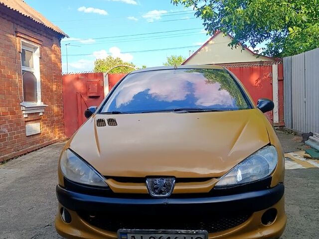 Желтый Пежо 206, объемом двигателя 1.4 л и пробегом 0 тыс. км за 2900 $, фото 1 на Automoto.ua