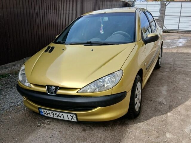 Жовтий Пежо 206, об'ємом двигуна 1.4 л та пробігом 263 тис. км за 2650 $, фото 1 на Automoto.ua