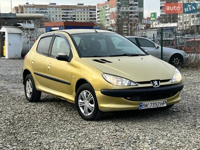 Жовтий Пежо 206, об'ємом двигуна 1.36 л та пробігом 210 тис. км за 2650 $, фото 1 на Automoto.ua