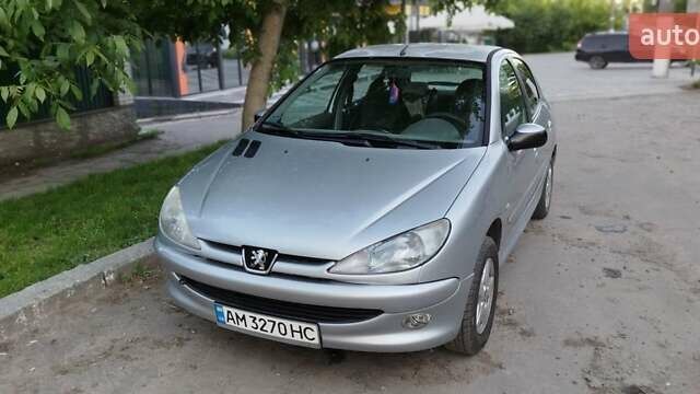 Сірий Пежо 206, об'ємом двигуна 1.1 л та пробігом 205 тис. км за 2600 $, фото 1 на Automoto.ua