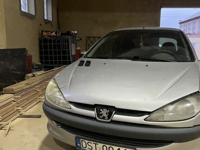 Серый Пежо 206, объемом двигателя 0 л и пробегом 200 тыс. км за 650 $, фото 1 на Automoto.ua