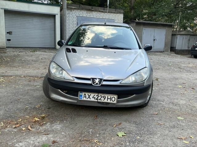 Серый Пежо 206, объемом двигателя 1.1 л и пробегом 300 тыс. км за 1405 $, фото 1 на Automoto.ua