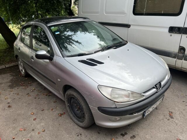 Серый Пежо 206, объемом двигателя 2 л и пробегом 250 тыс. км за 2800 $, фото 1 на Automoto.ua
